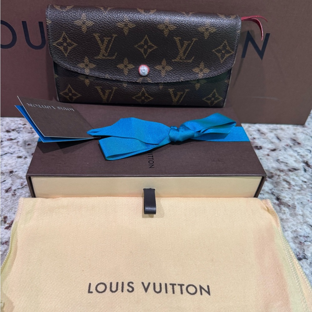 Louis Vuitton Emilie leather wallet full inclusion